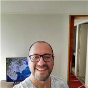 Profesor educacion general basica, con experiencia en primer y segundo ciclo en la asignatura de historia de 1 a 8 basico, con estudios y experiencia academica